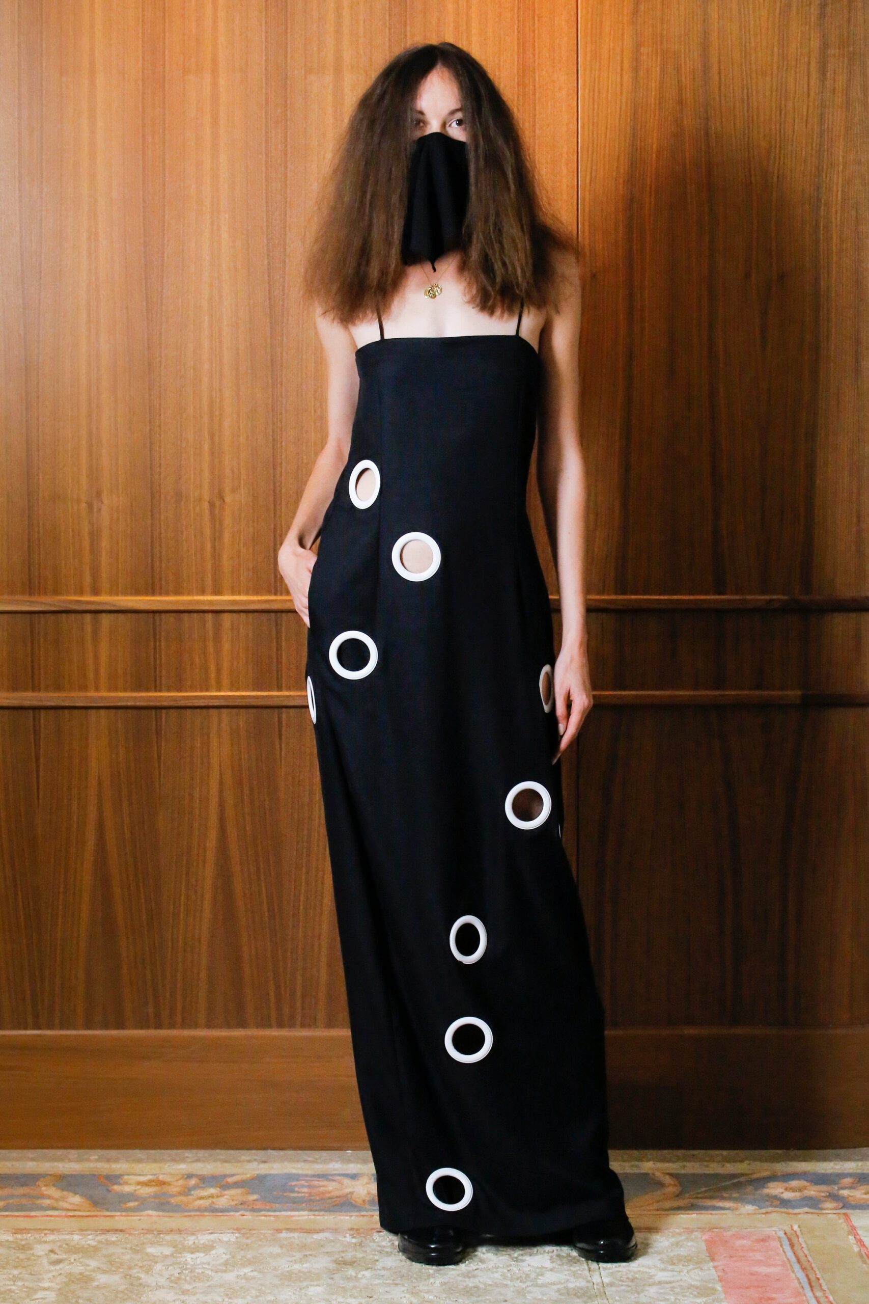 black fitted sleeveless dress