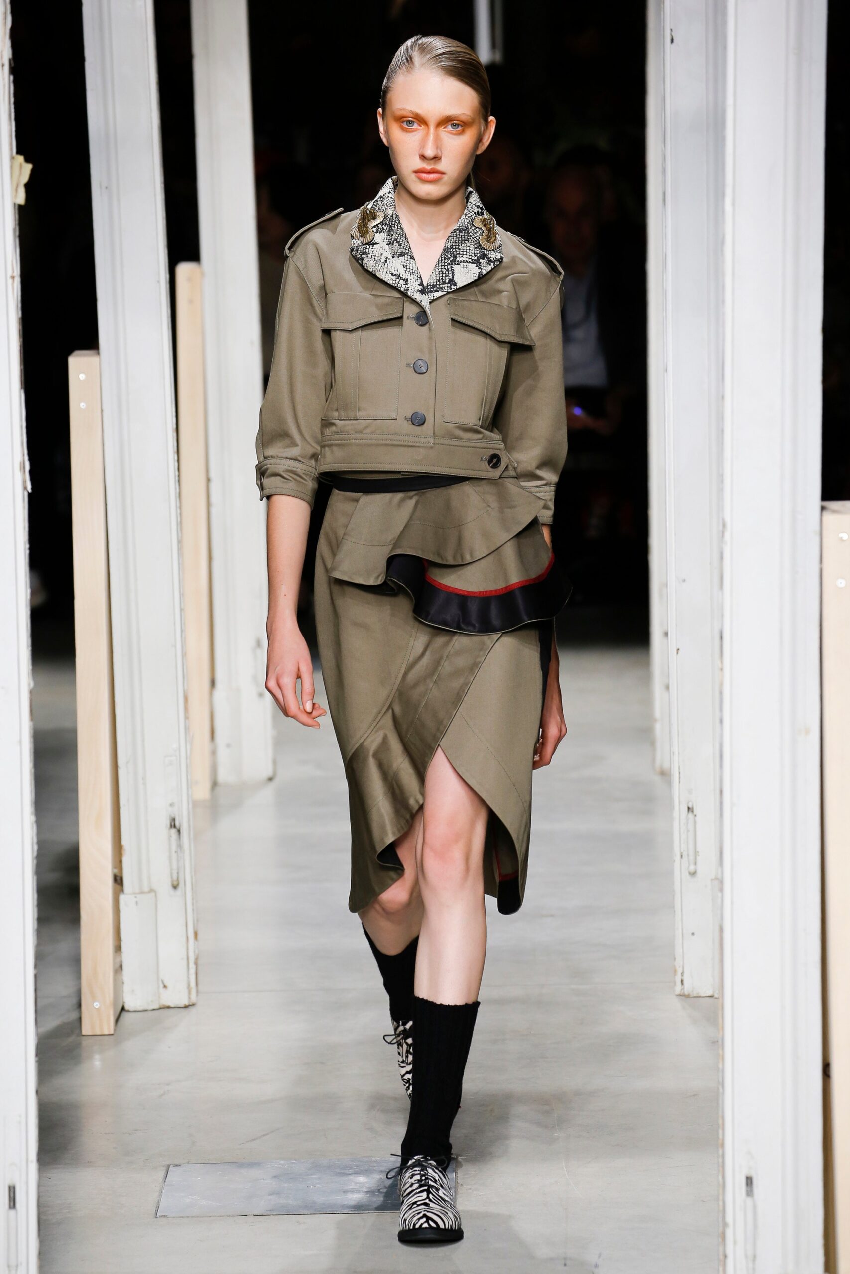 green cotton long-sleeve collared fitted buttoned midi coat