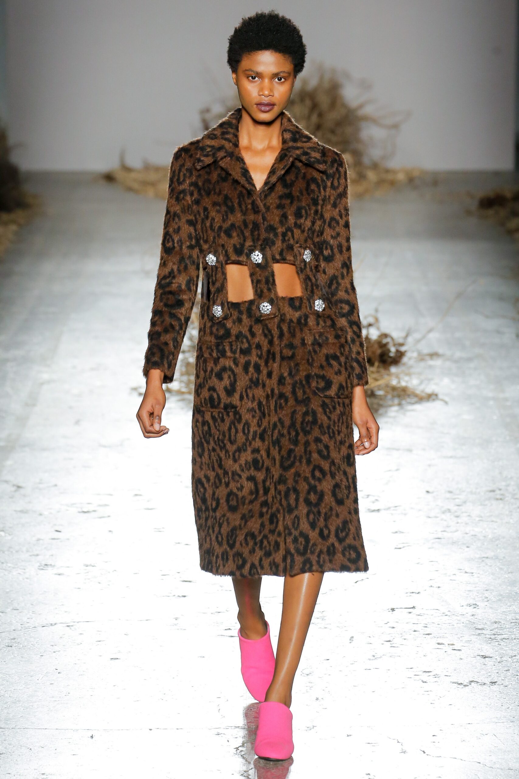 brown fur long-sleeve collared fitted animal-print buttoned coat