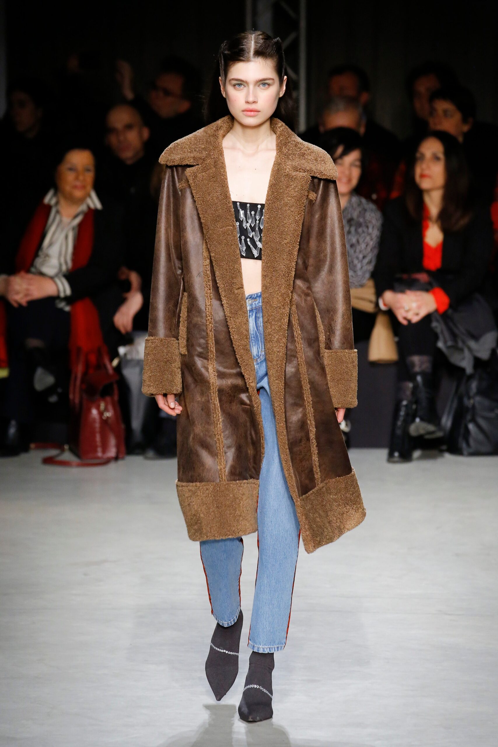 brown fur long-sleeve collared relaxed zippered coat