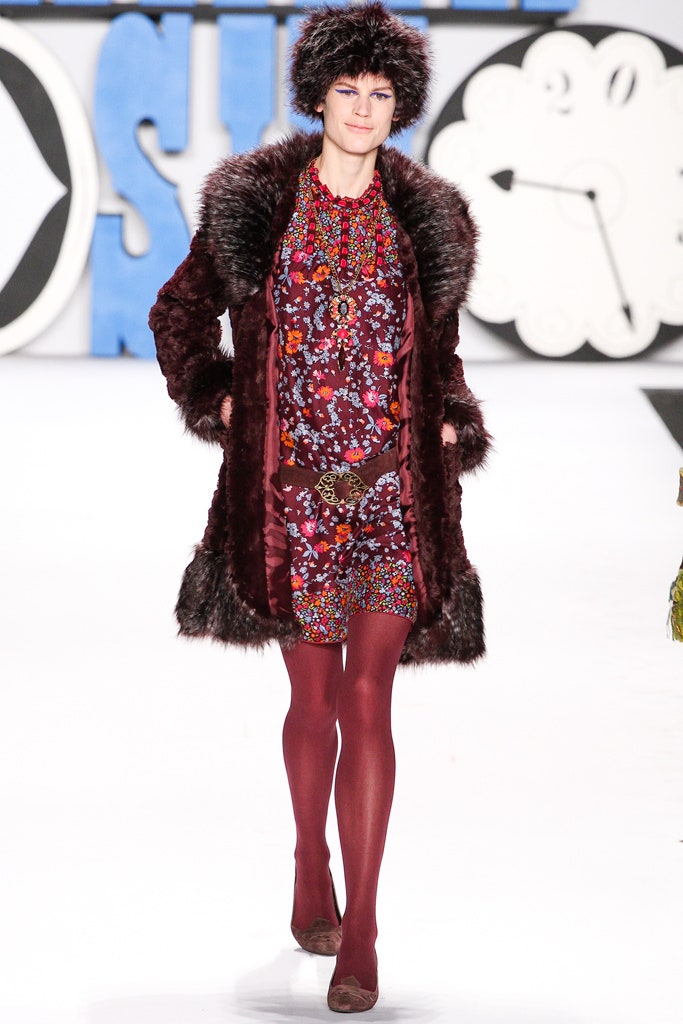 floral short dress with faux-fur coat