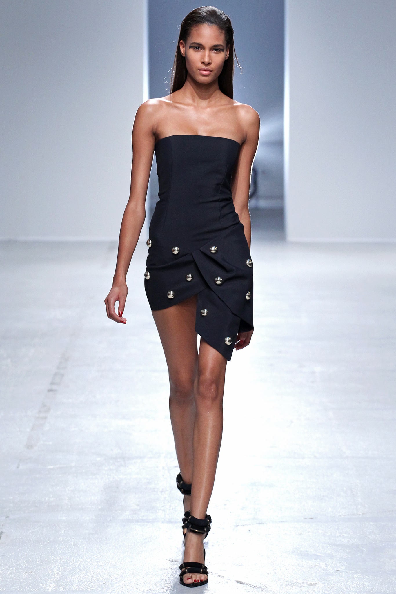 black fitted strapless mini dress