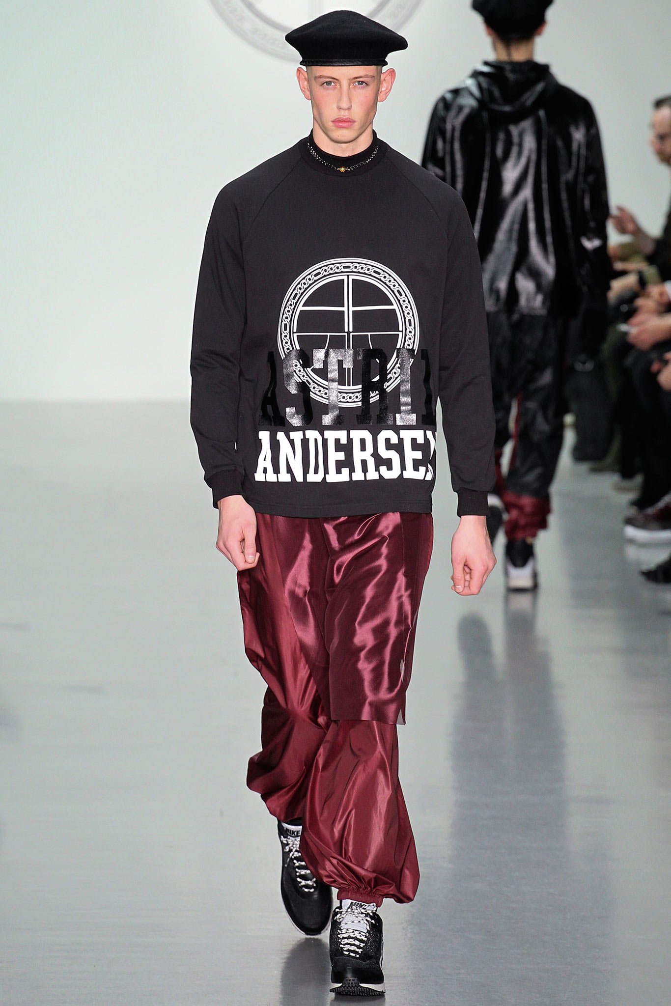 black cotton long-sleeve collared fitted printed sweater