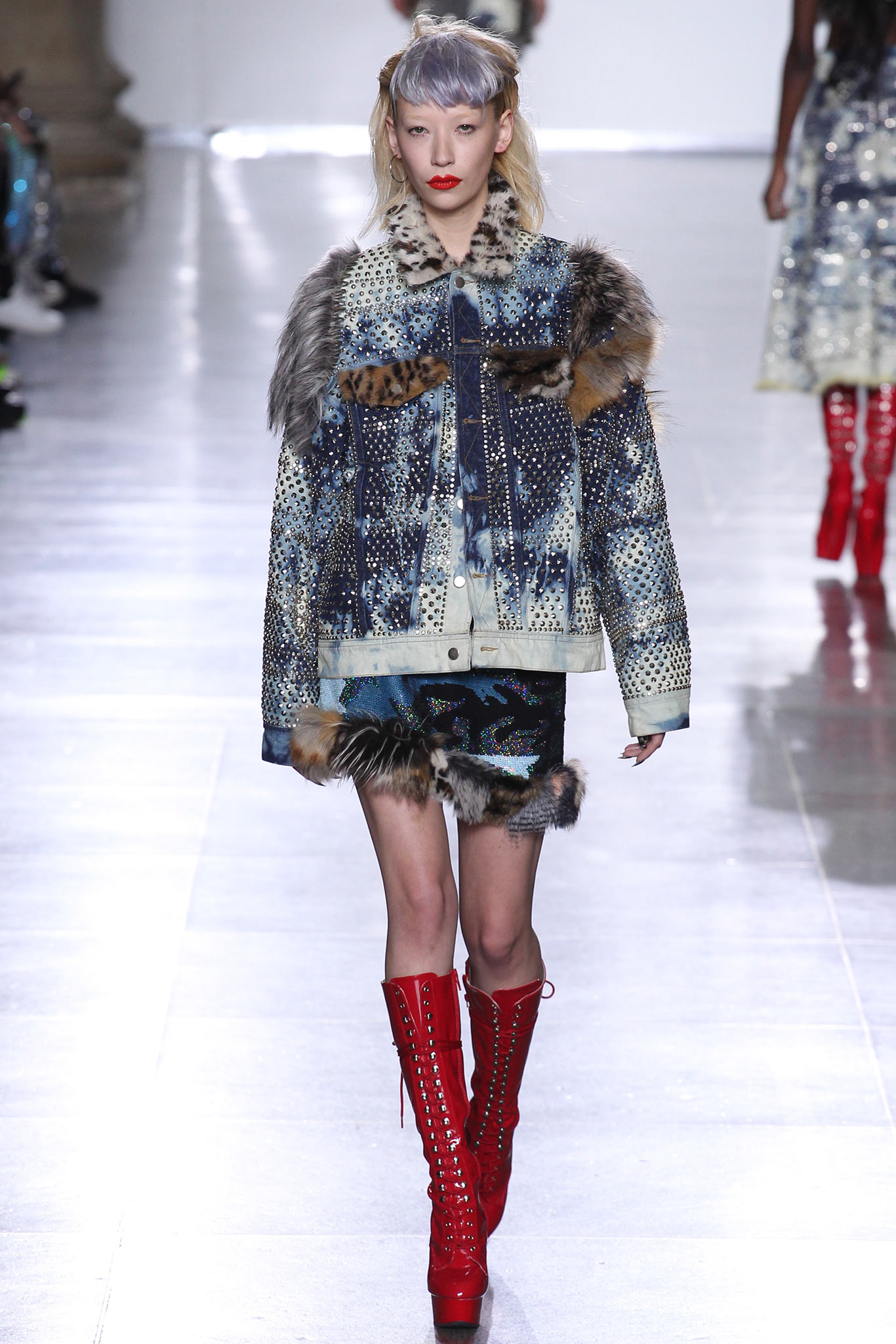 blue denim long-sleeve collared relaxed buttoned fringed jacket