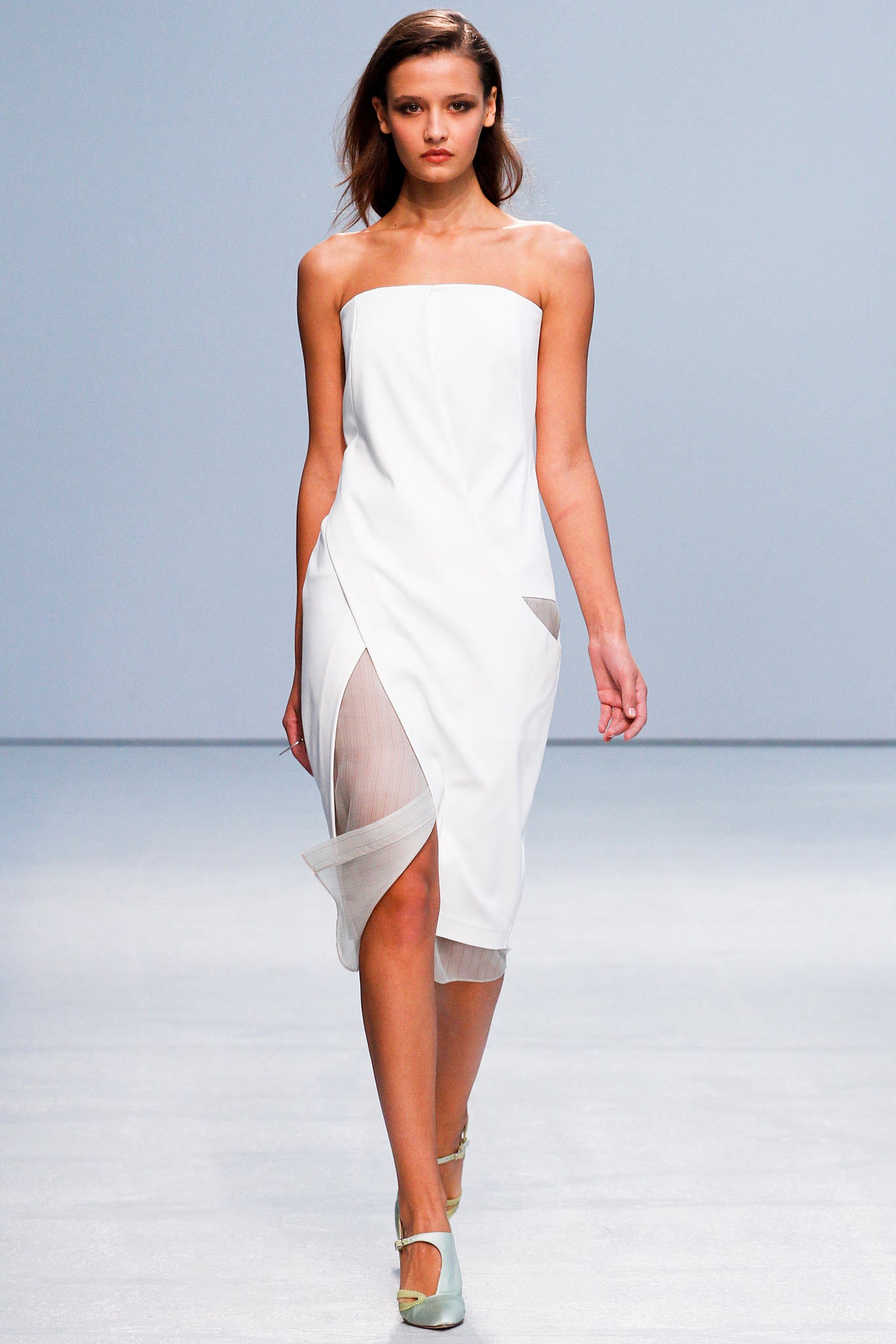 white fitted sleeveless dress