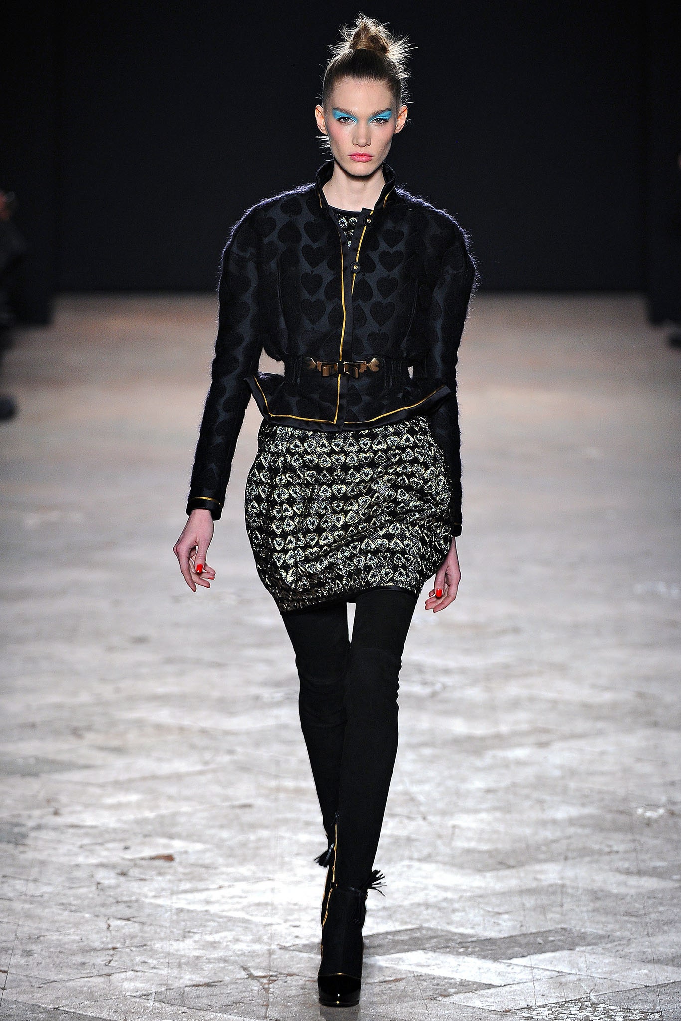 black wool long-sleeve collared fitted buttoned embroidered jacket