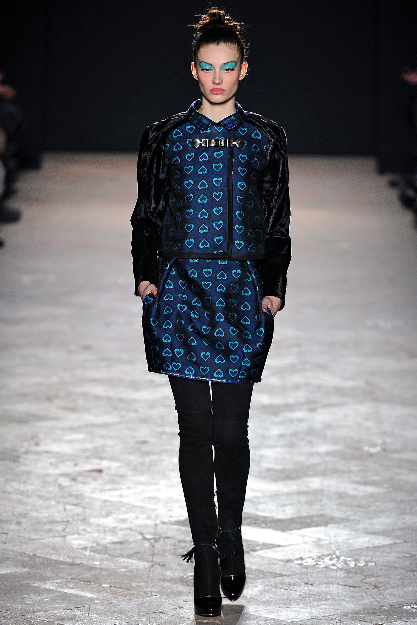 black velvet long-sleeve collared fitted buttoned jacket