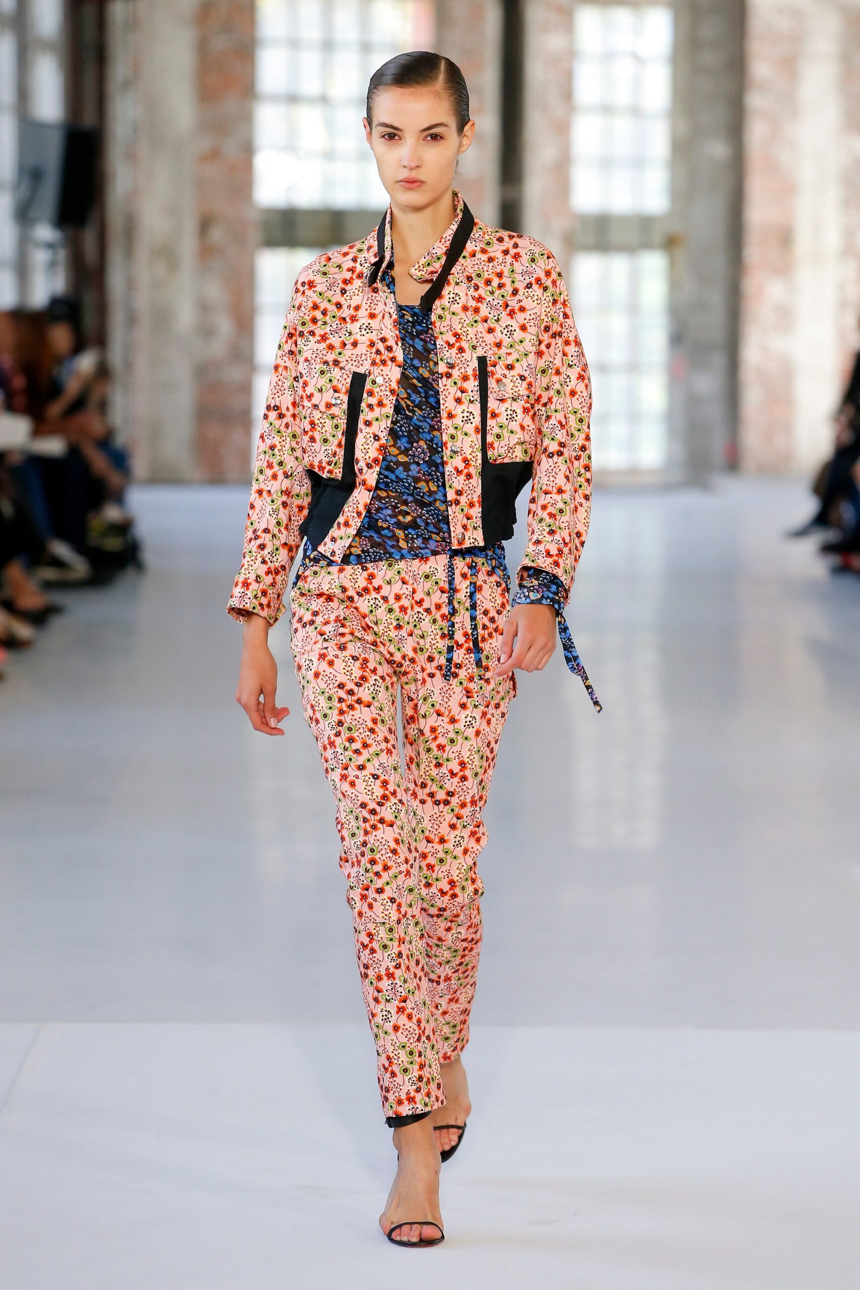 multi long-sleeve collared fitted floral zippered jacket