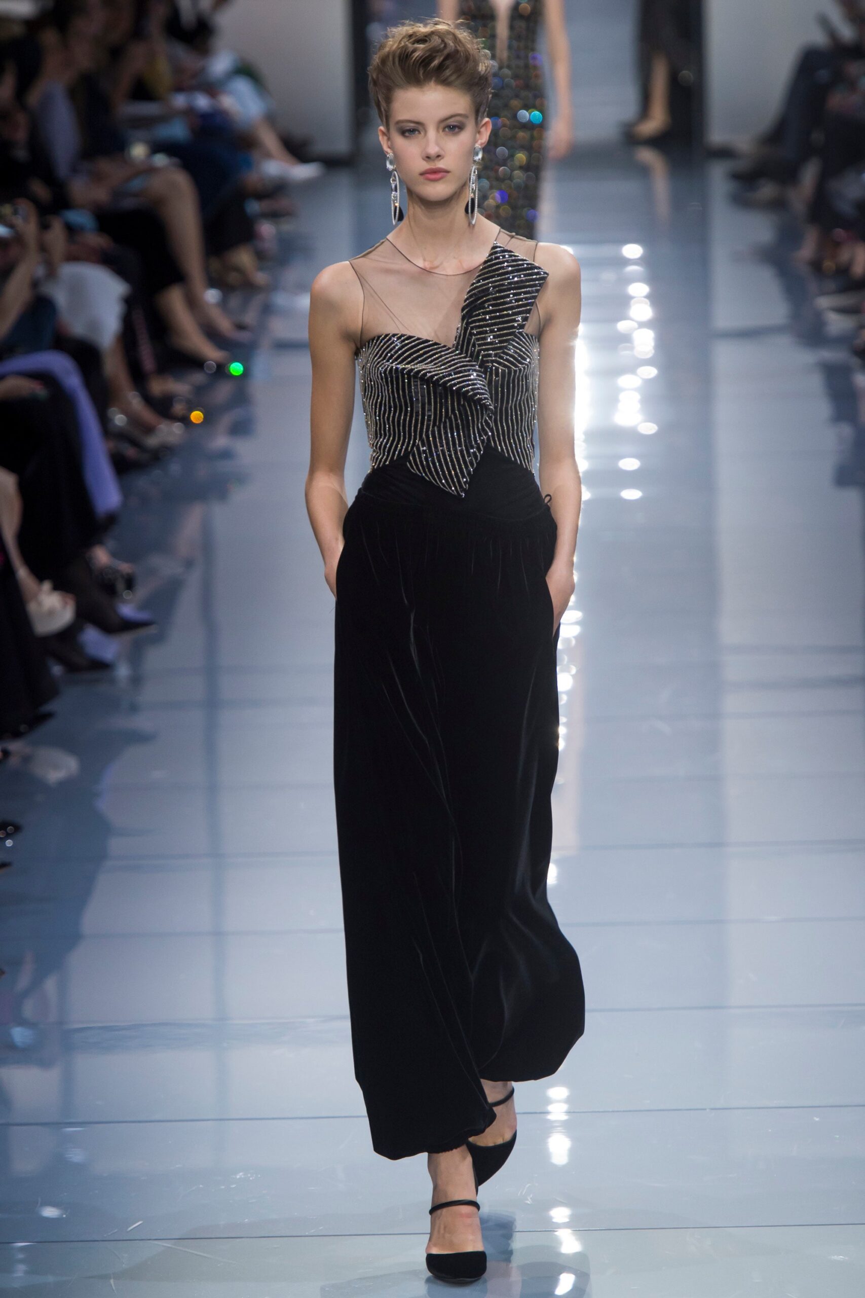 fitted black velvet sleeveless dress