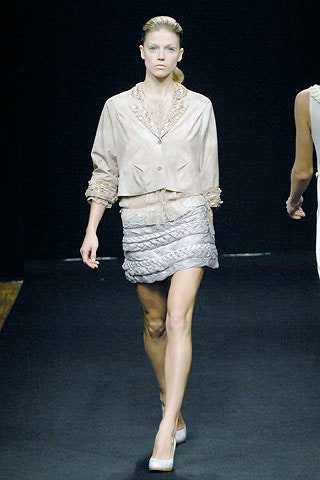 beige silk short-sleeve collared fitted embroidered jacket