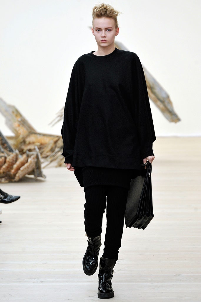 oversized black top with fitted pants