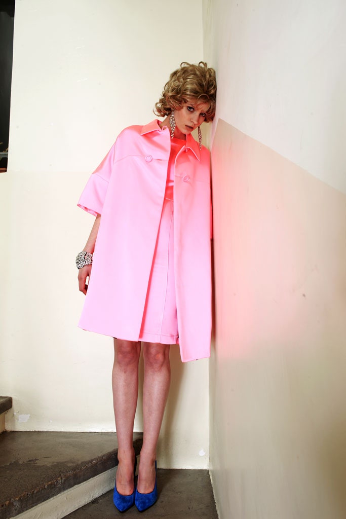 pink vinyl short-sleeve collared oversized buttoned short coat