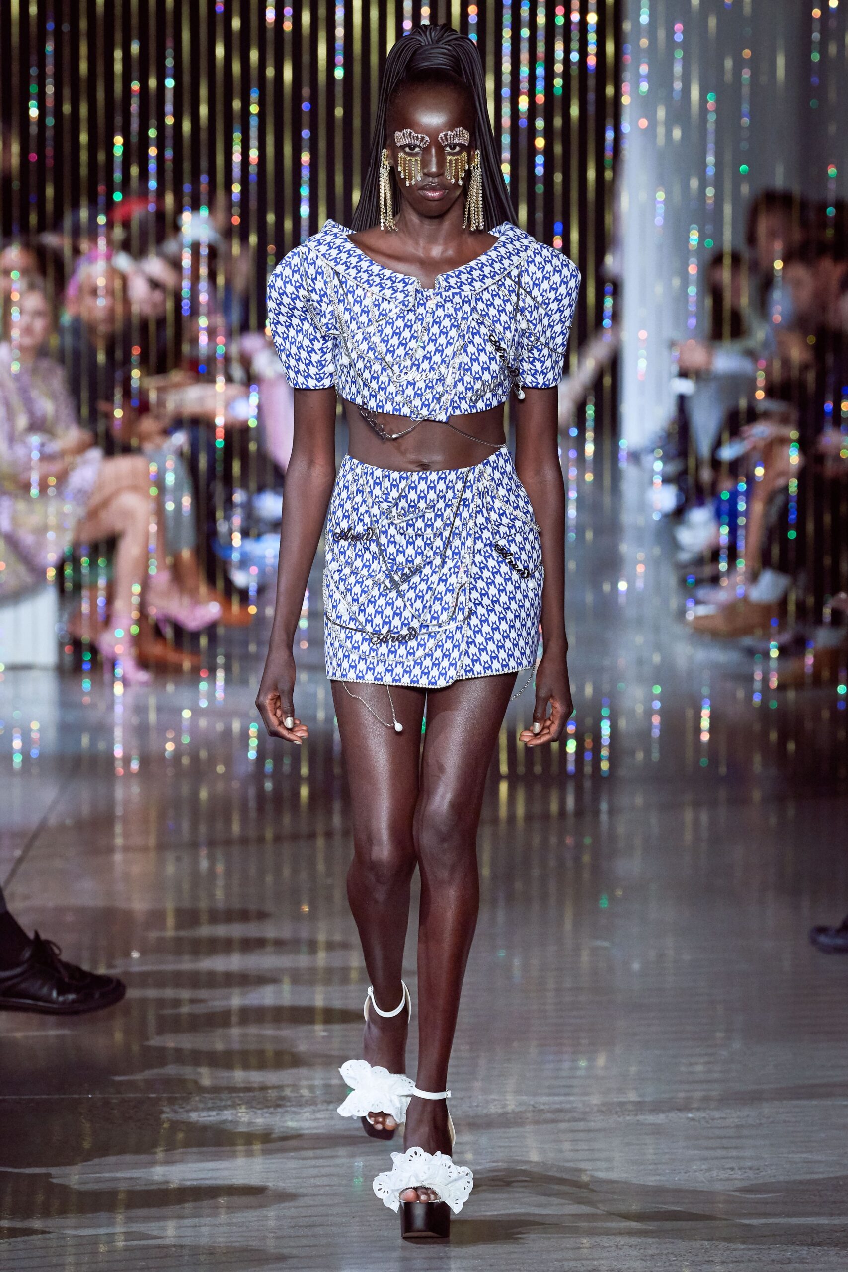 blue cotton sleeveless collared fitted printed short crop-top