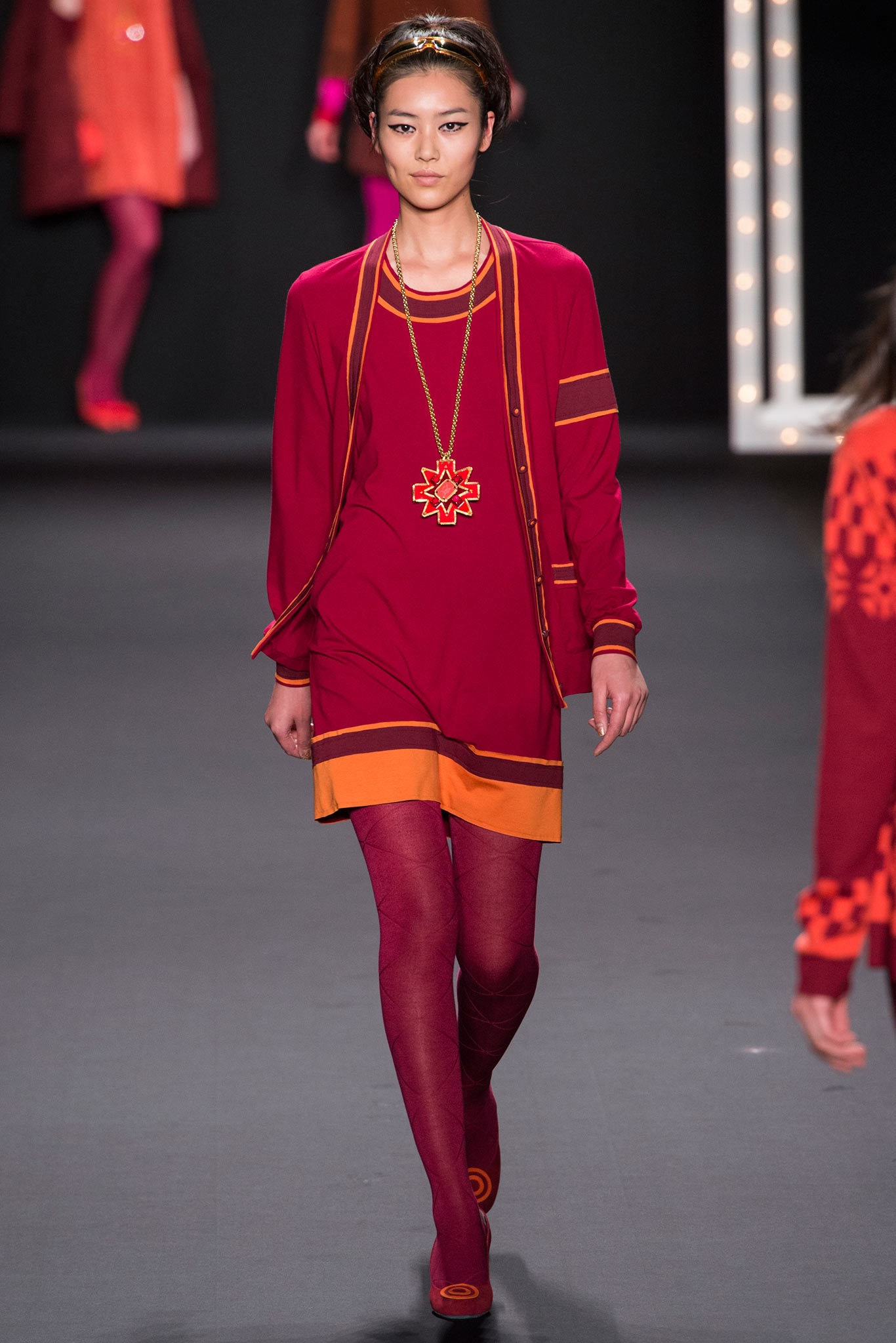 red long-sleeve collared fitted color-blocked short dress