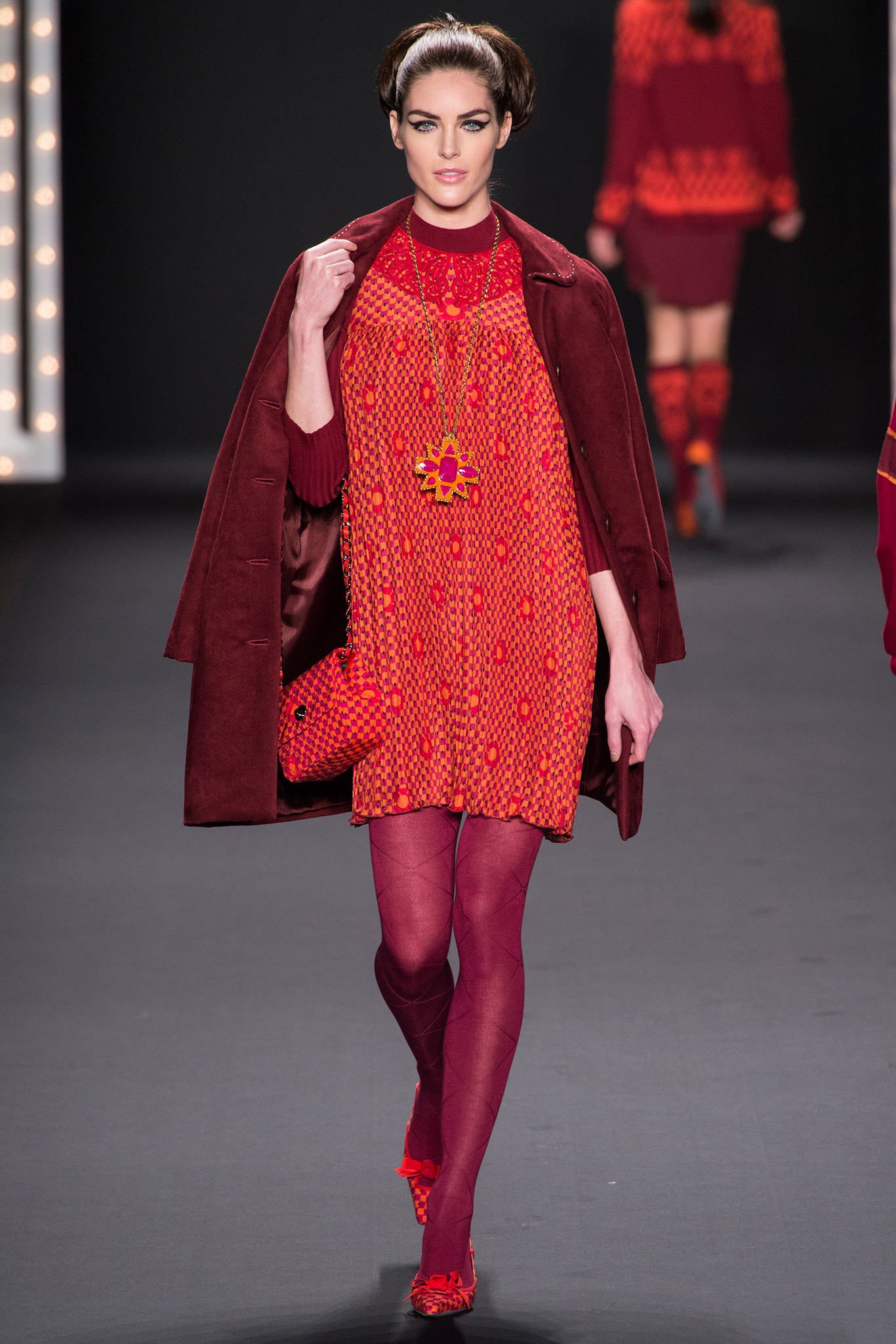 red wool long-sleeve collared relaxed buttoned coat