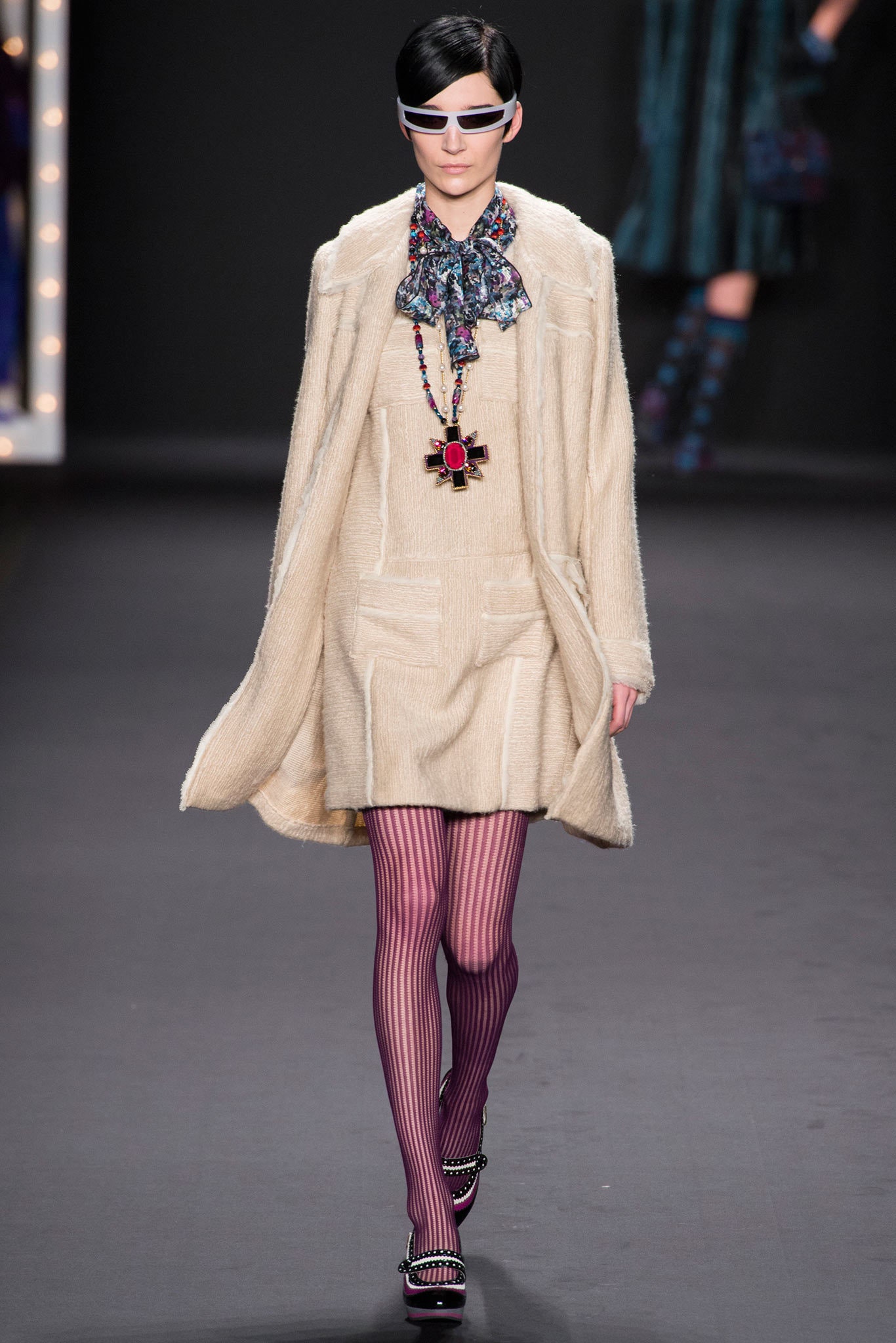 beige wool long-sleeve collared relaxed buttoned coat