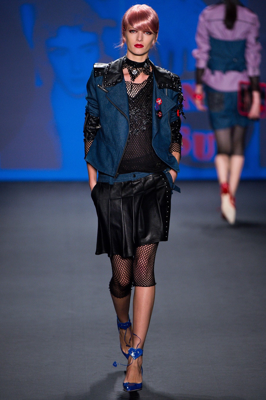 black leather fitted pleated short skirt