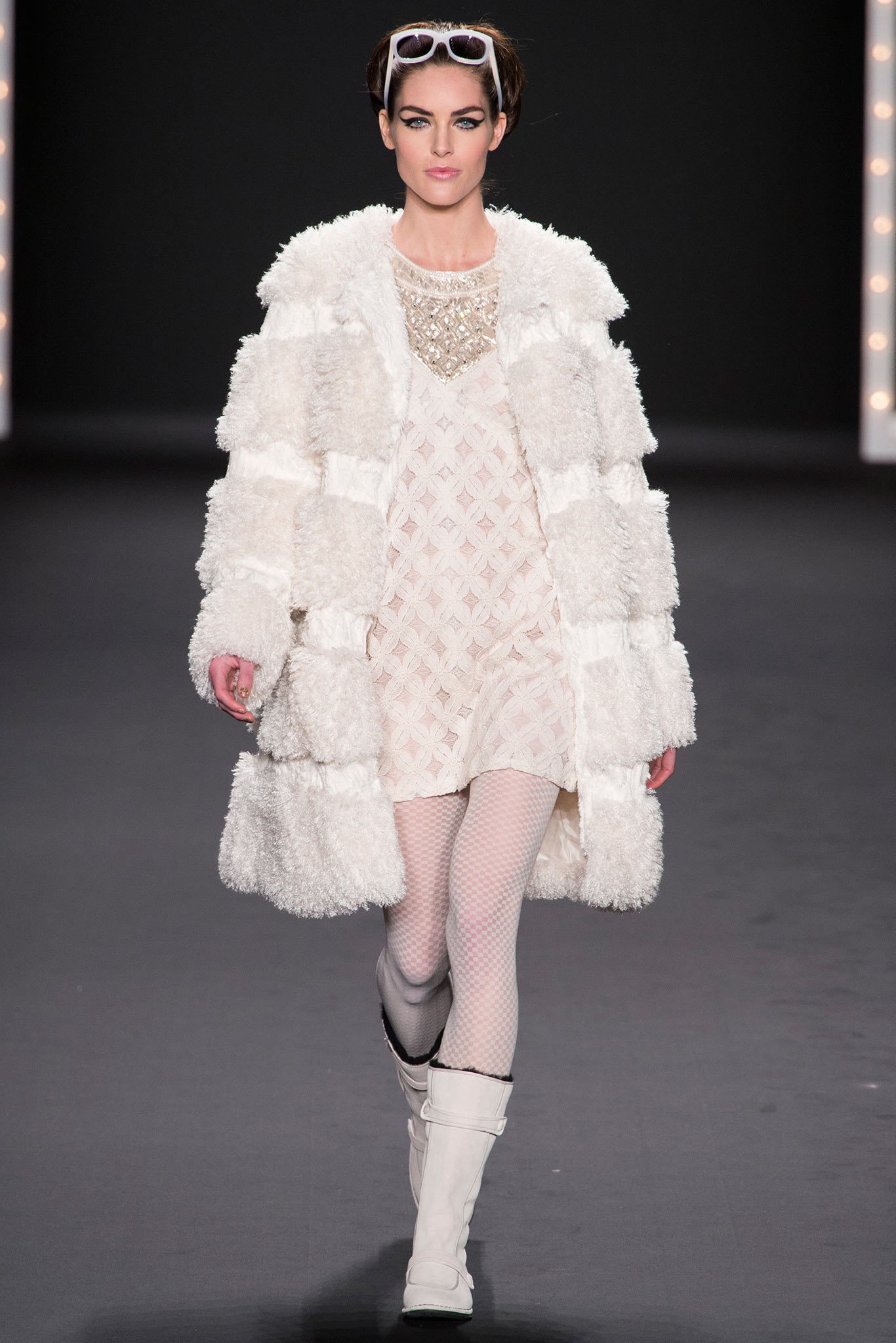 white faux-fur long-sleeve relaxed layered coat