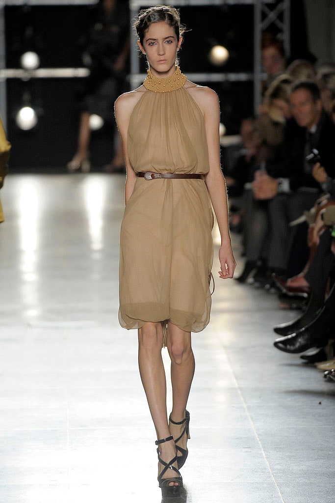 beige chiffon sleeveless dress