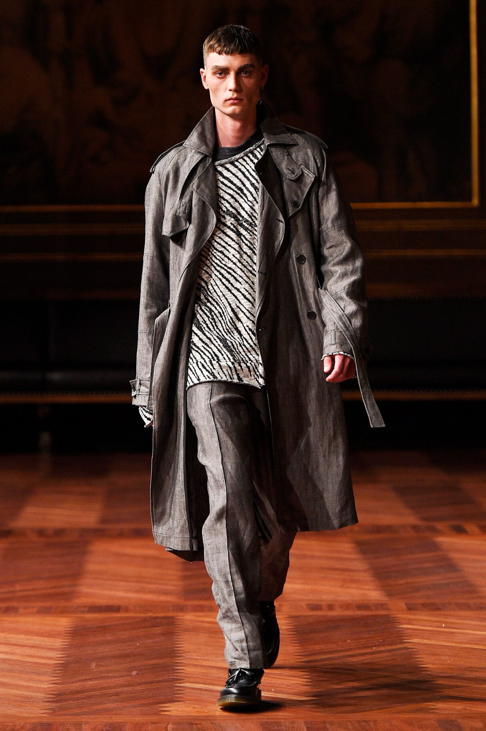 gray wool long-sleeve collared relaxed buttoned coat