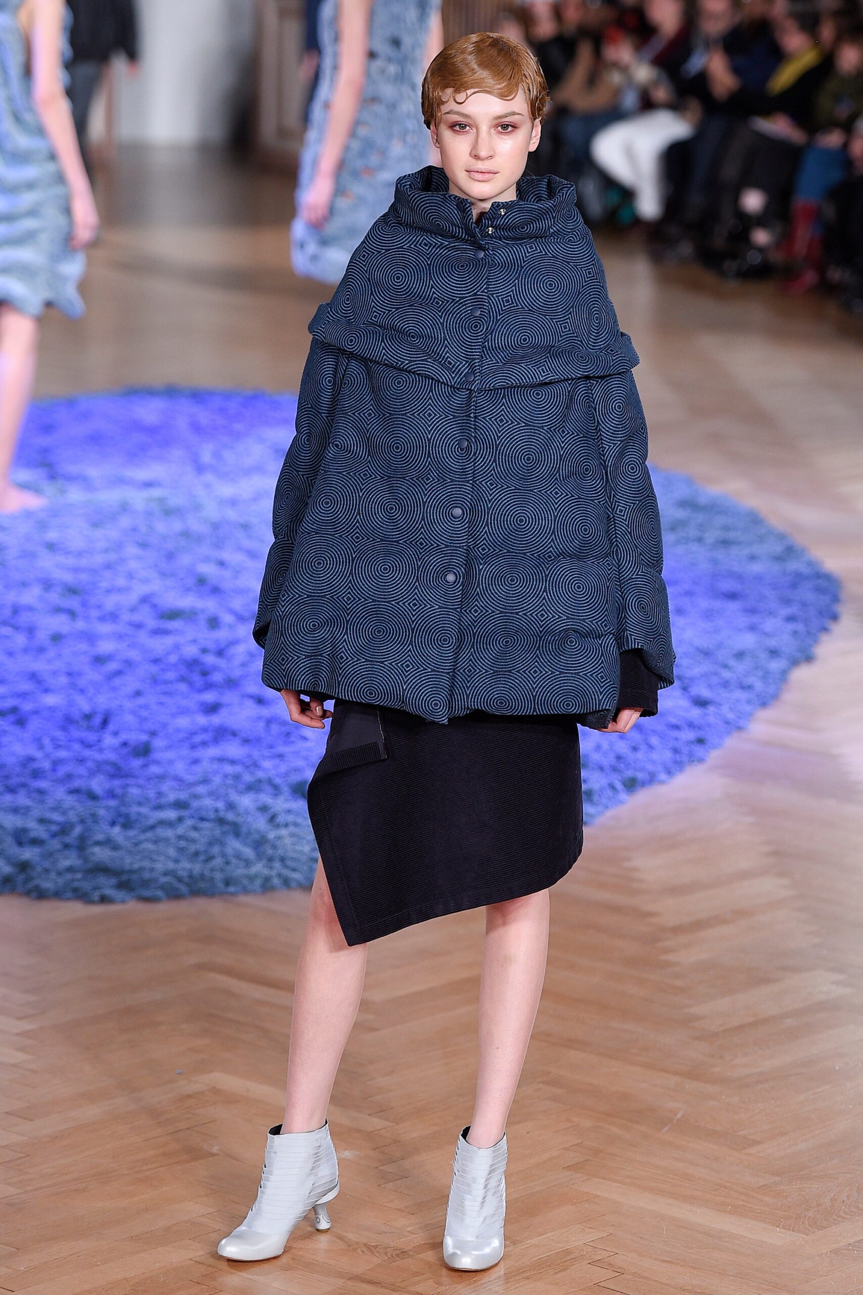 blue cotton long-sleeve collared relaxed layered coat