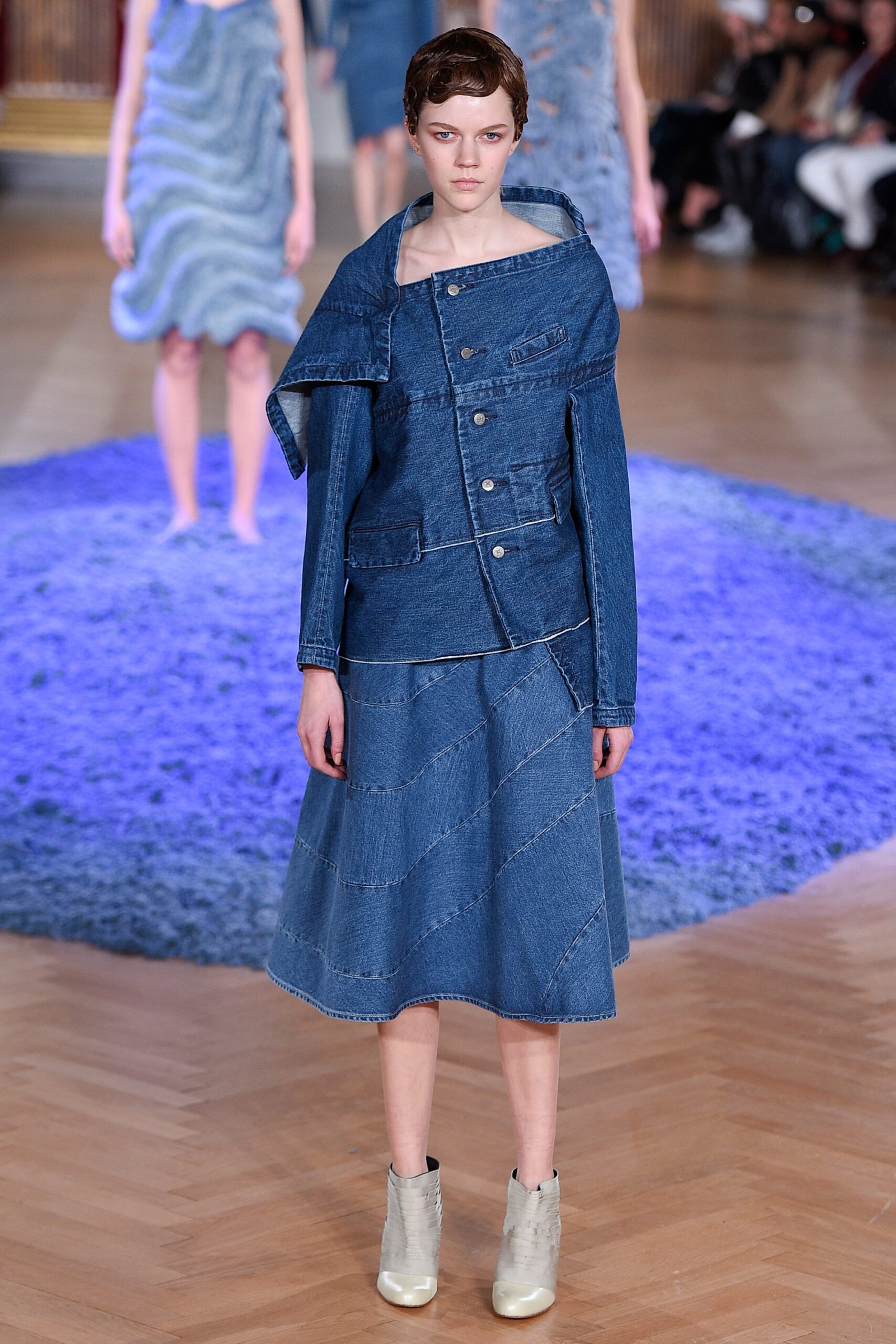 blue denim long-sleeve collared fitted buttoned jacket