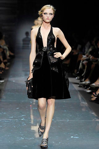 black velvet sleeveless dress