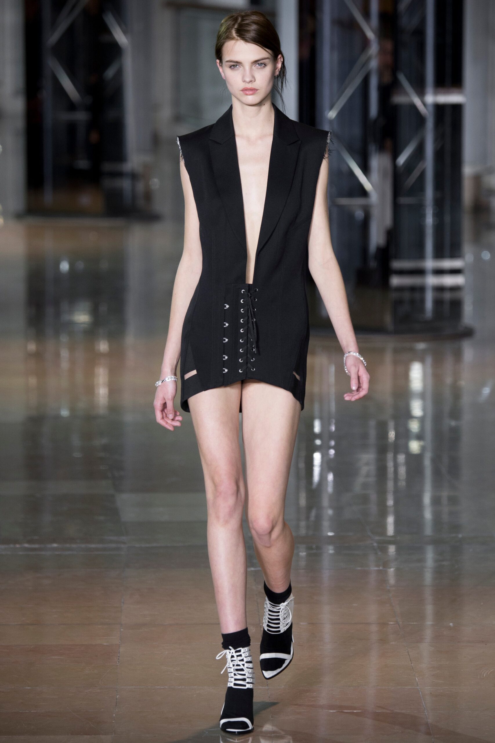 black fitted sleeveless dress