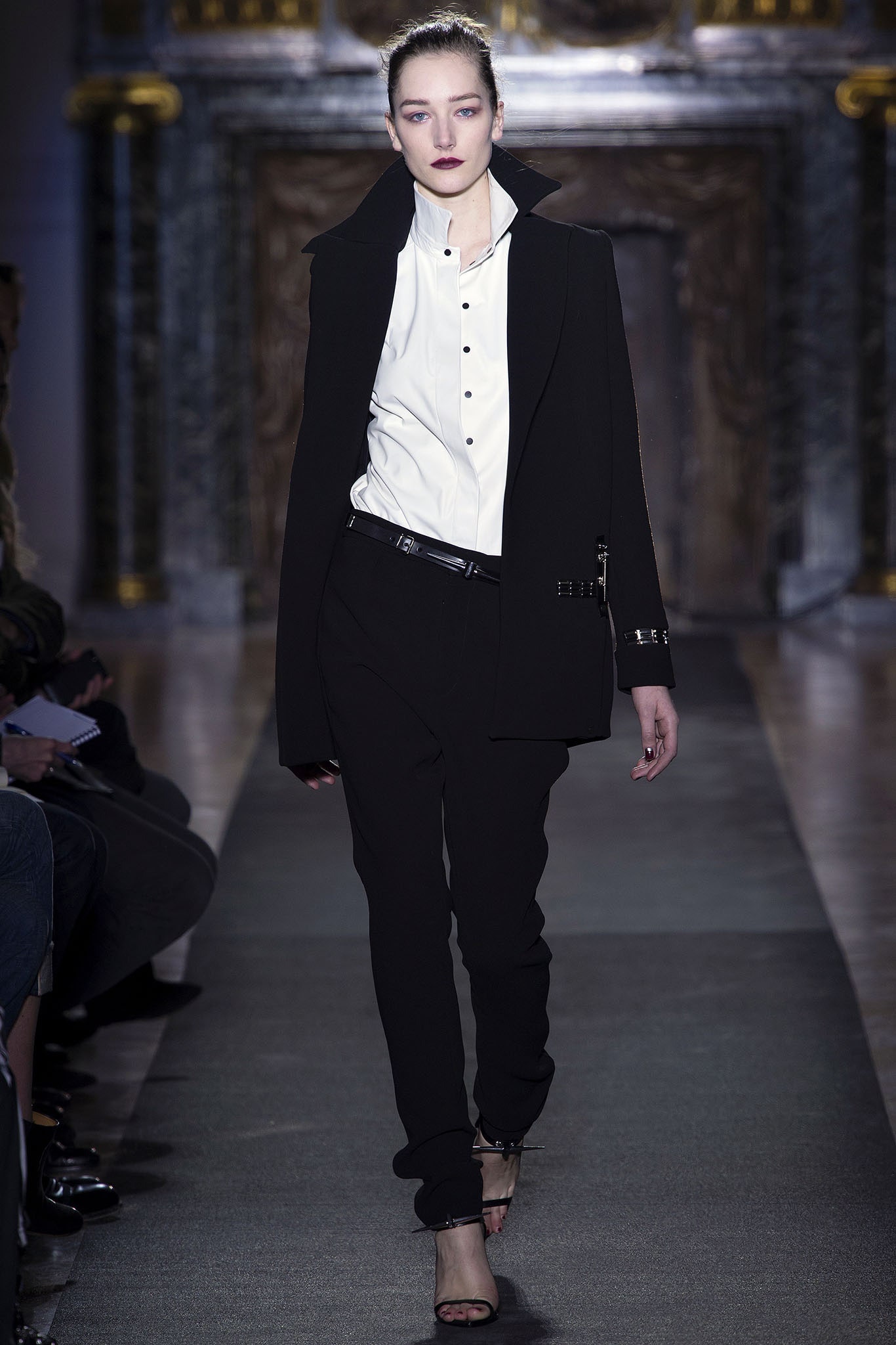 black wool long-sleeve collared tailored buttoned blazer
