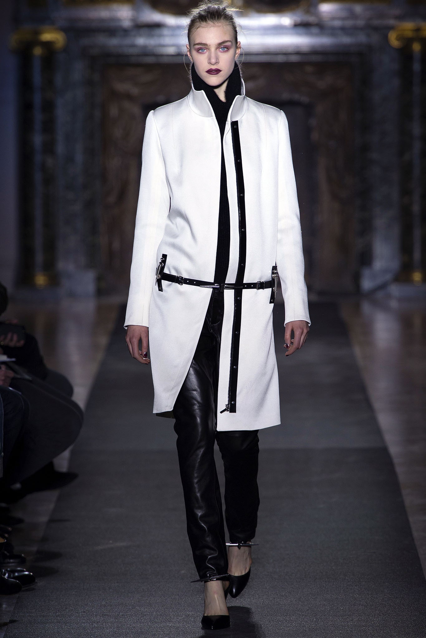 white wool long-sleeve collared fitted zippered coat