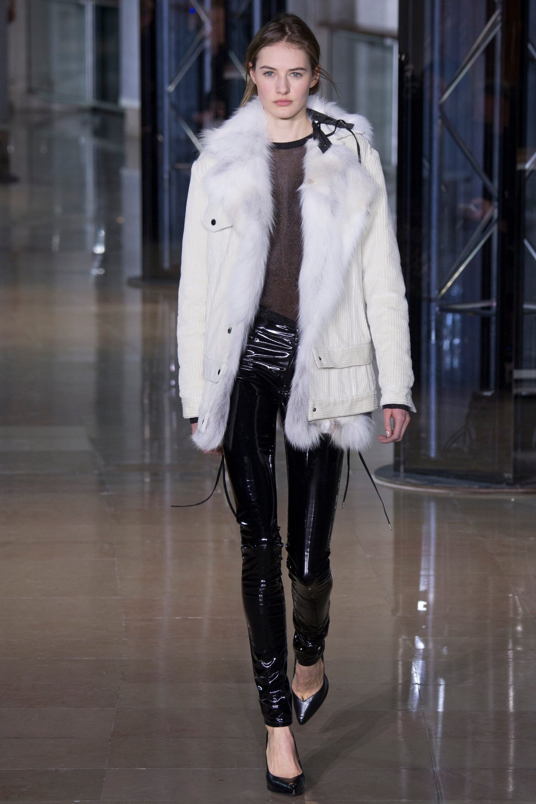 white faux-fur long-sleeve collared fitted zippered coat