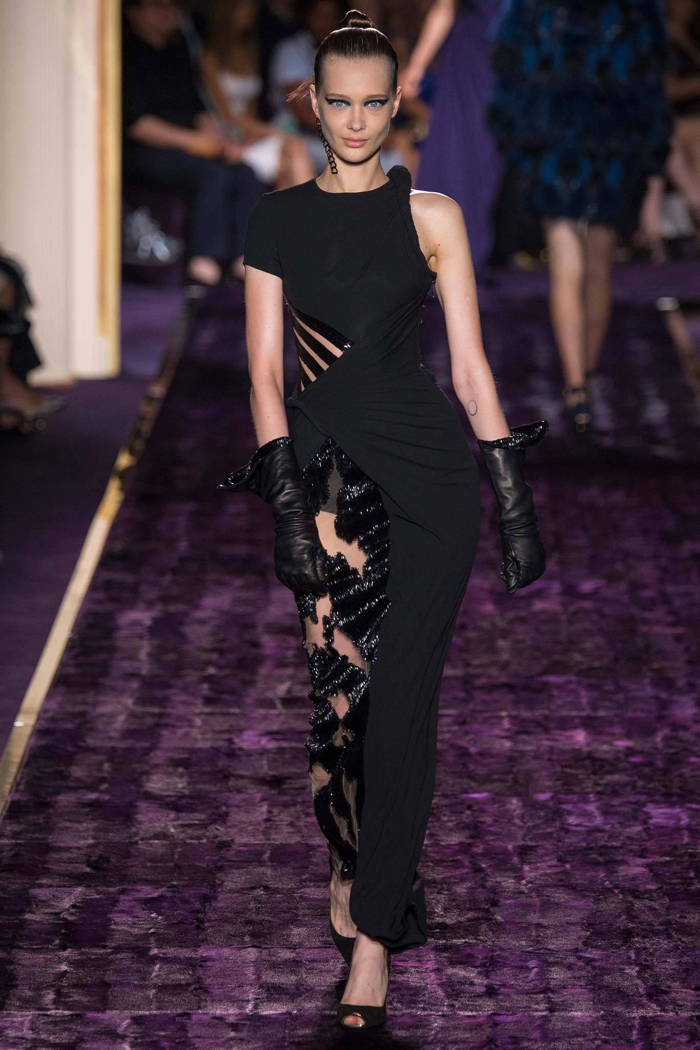 black fitted sleeveless dress