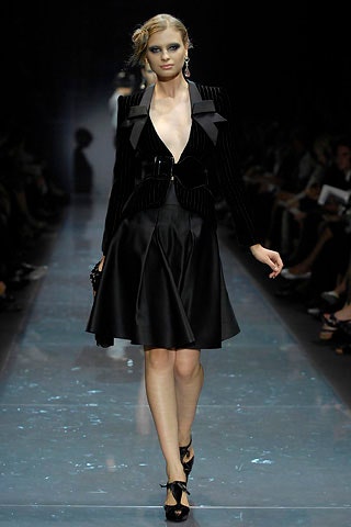 black velvet long-sleeve collared structured buttoned jacket