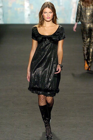 black silk fitted short dress