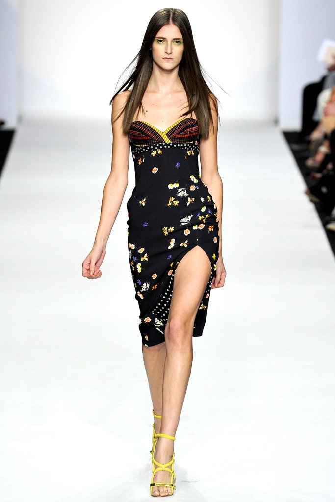 black fitted sleeveless dress
