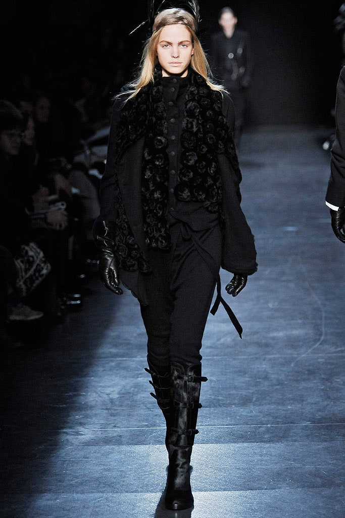 black faux-fur layered scarf
