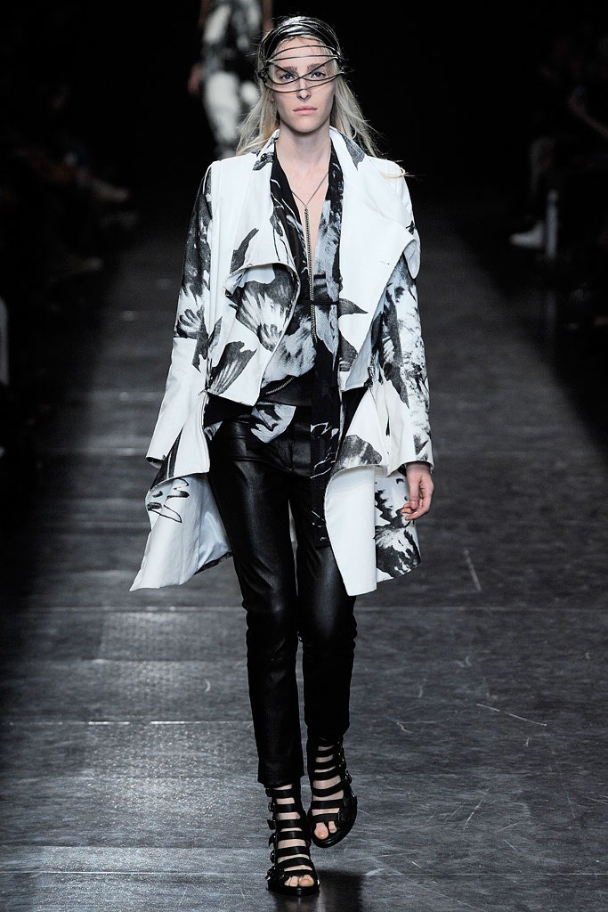 relaxed white jacket with printed shirt