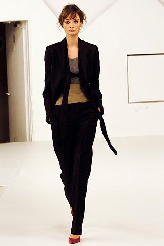 black blazer gray top black pants red heels