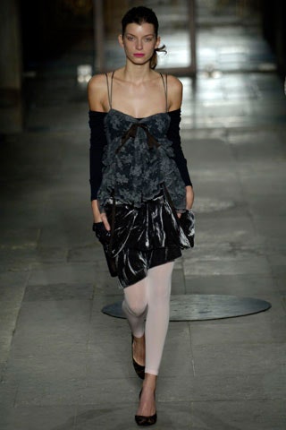 black velvet fitted pleated skirt