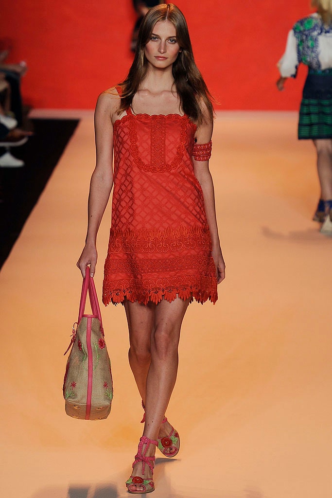 red fitted sleeveless dress