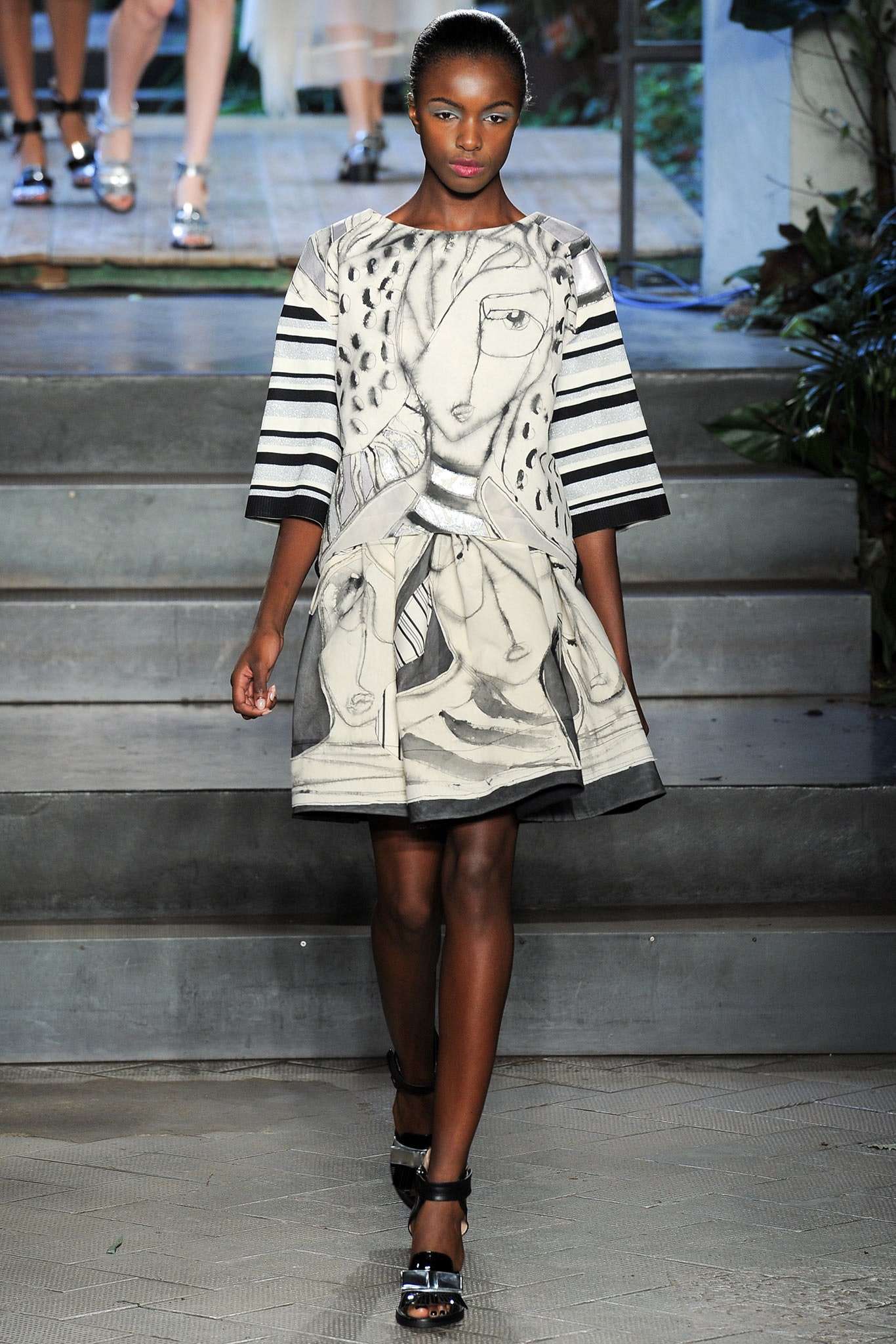 relaxed black and white printed dress