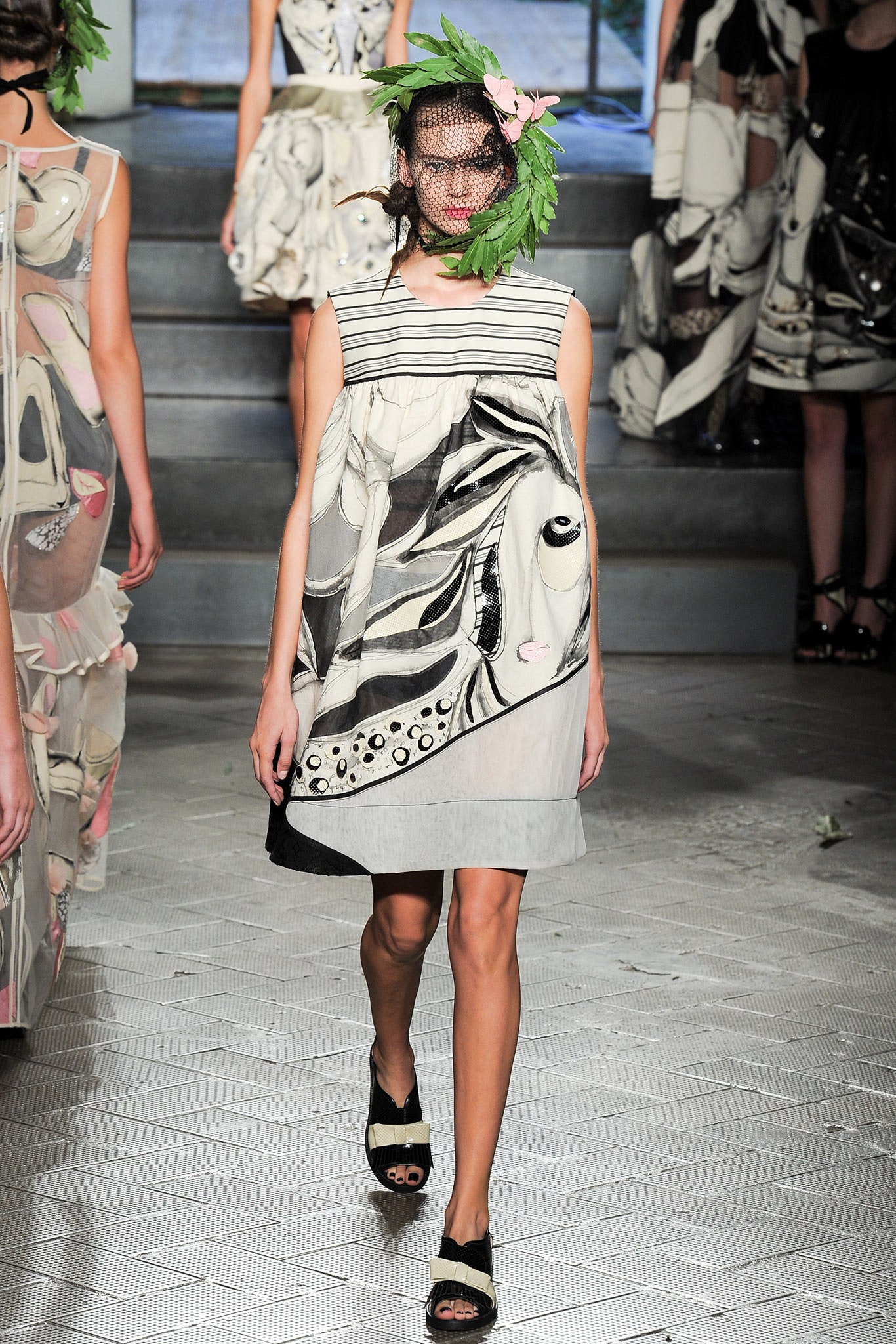relaxed black and white printed dress
