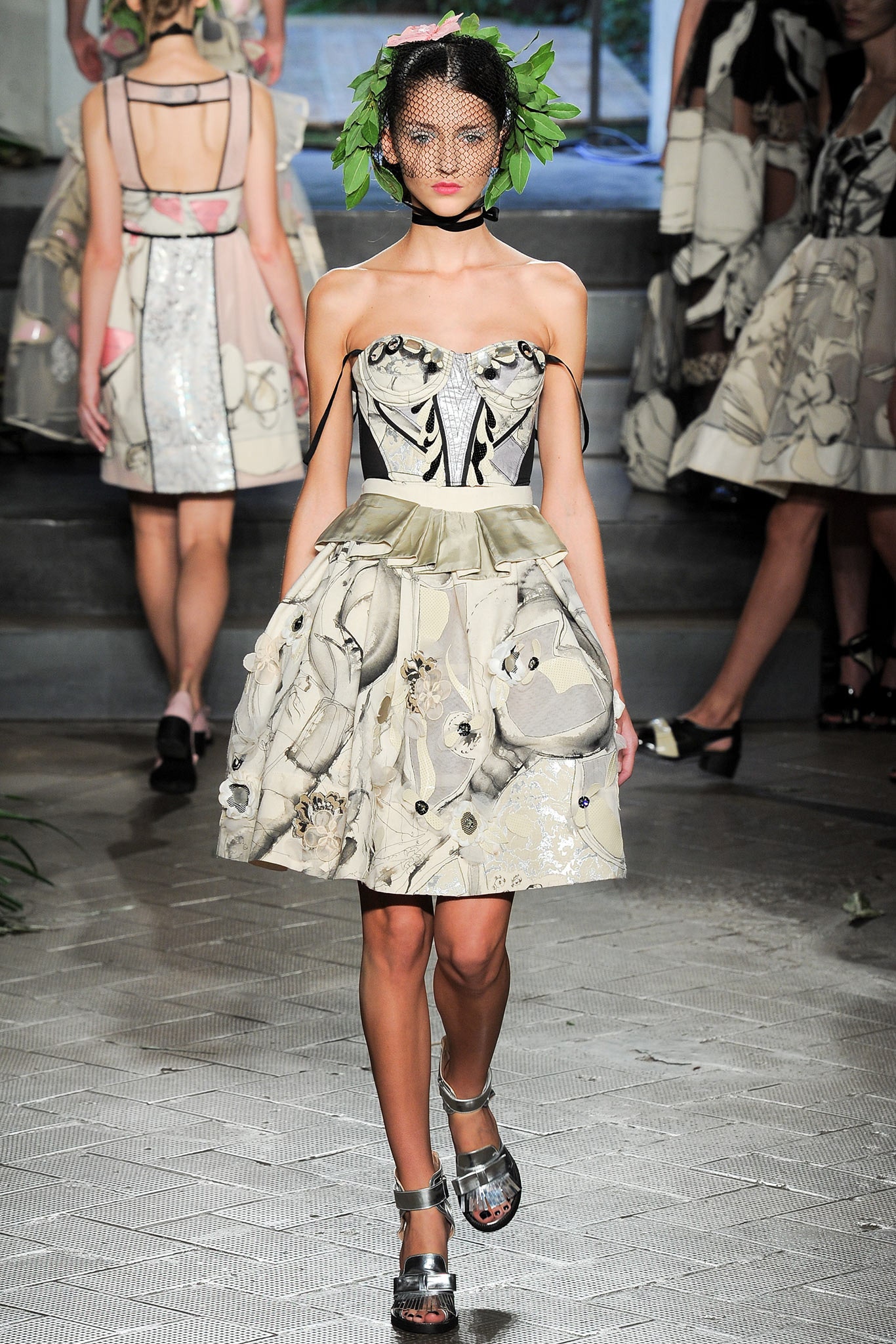 white and black pleated dress