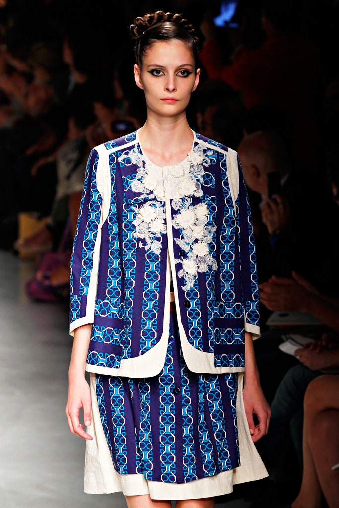 blue cotton long-sleeve collared fitted embroidered buttoned jacket
