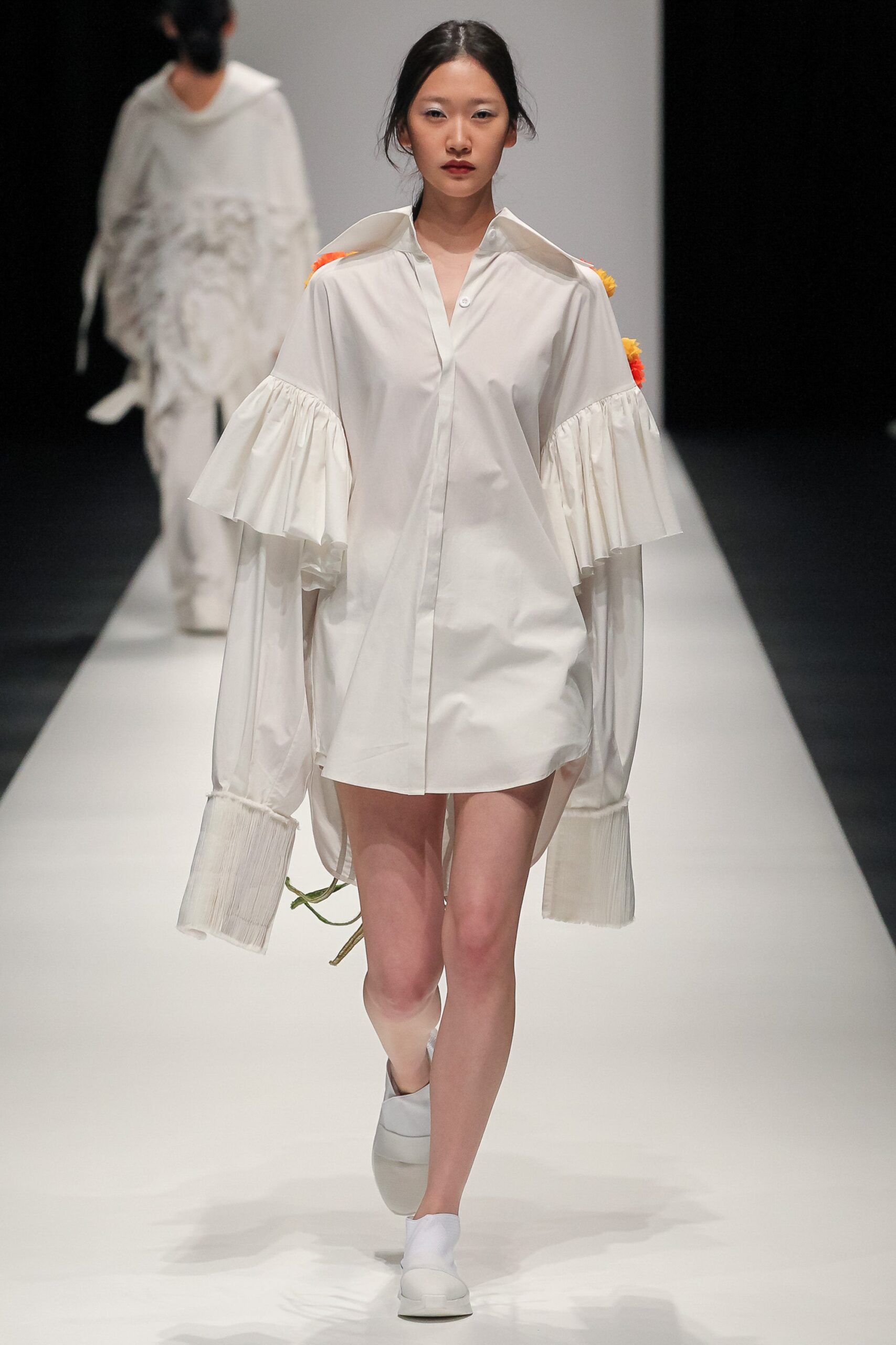 white relaxed pleated shirt