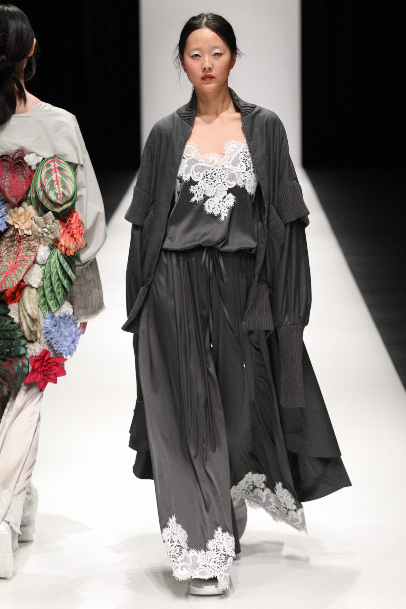Asian Fashion Meets Tokyo Tokyo F/W 17 Look 1001