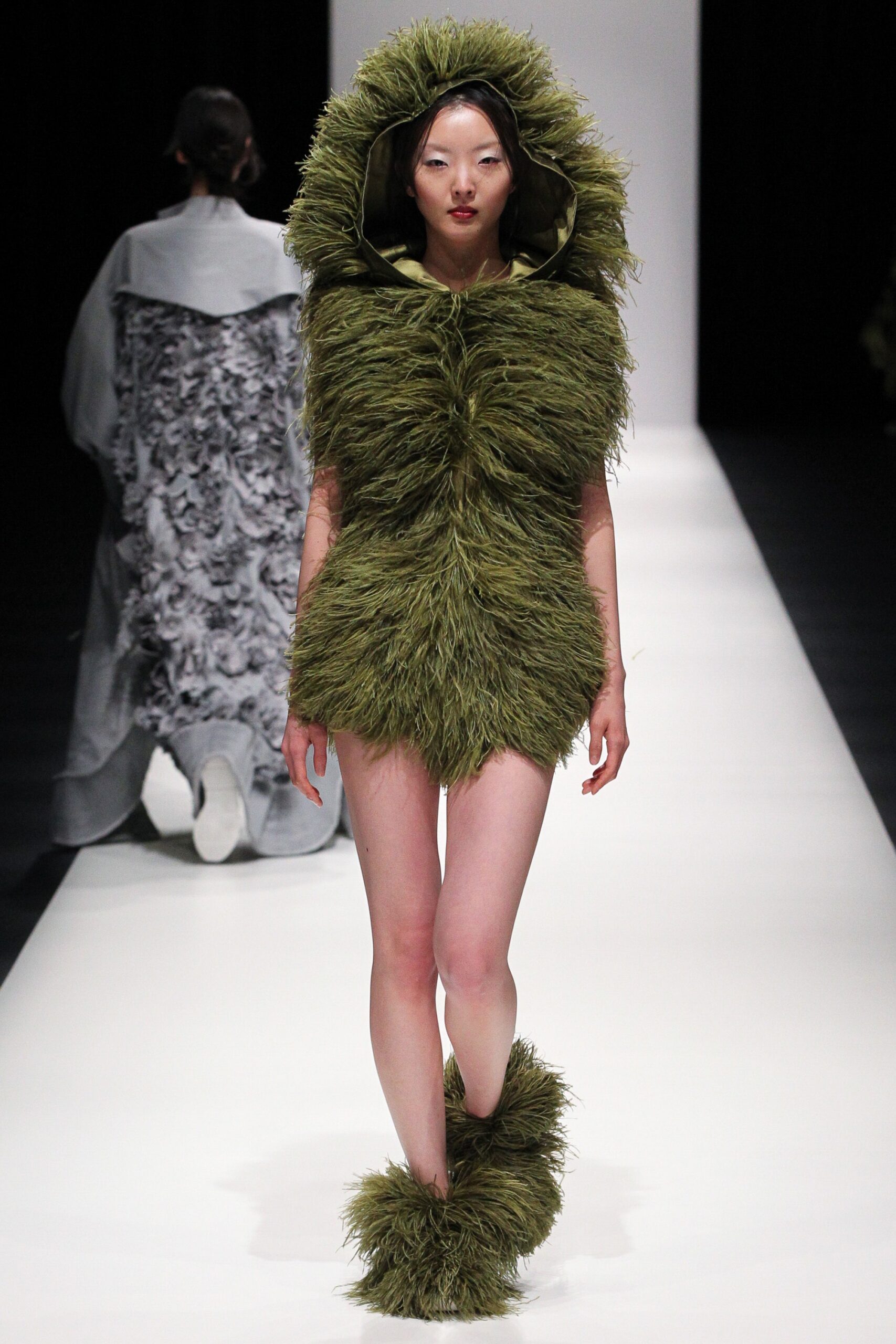 green fur sleeveless fitted fringed short dress