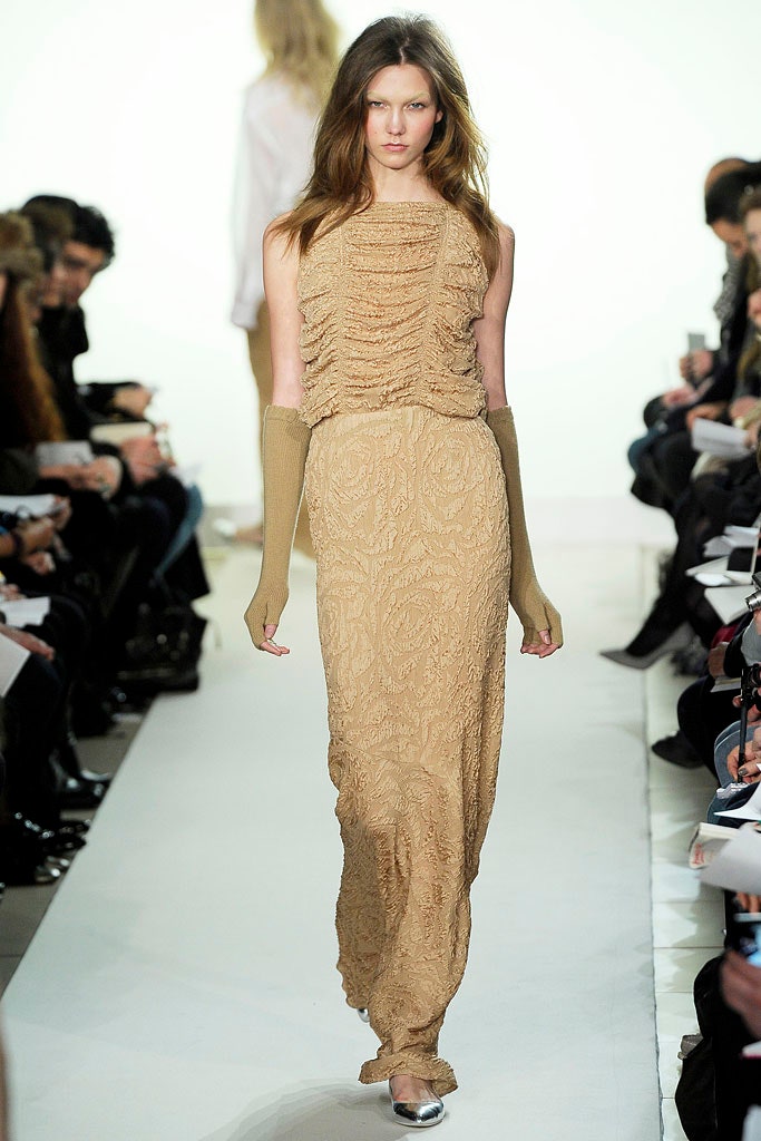 beige fitted gloves