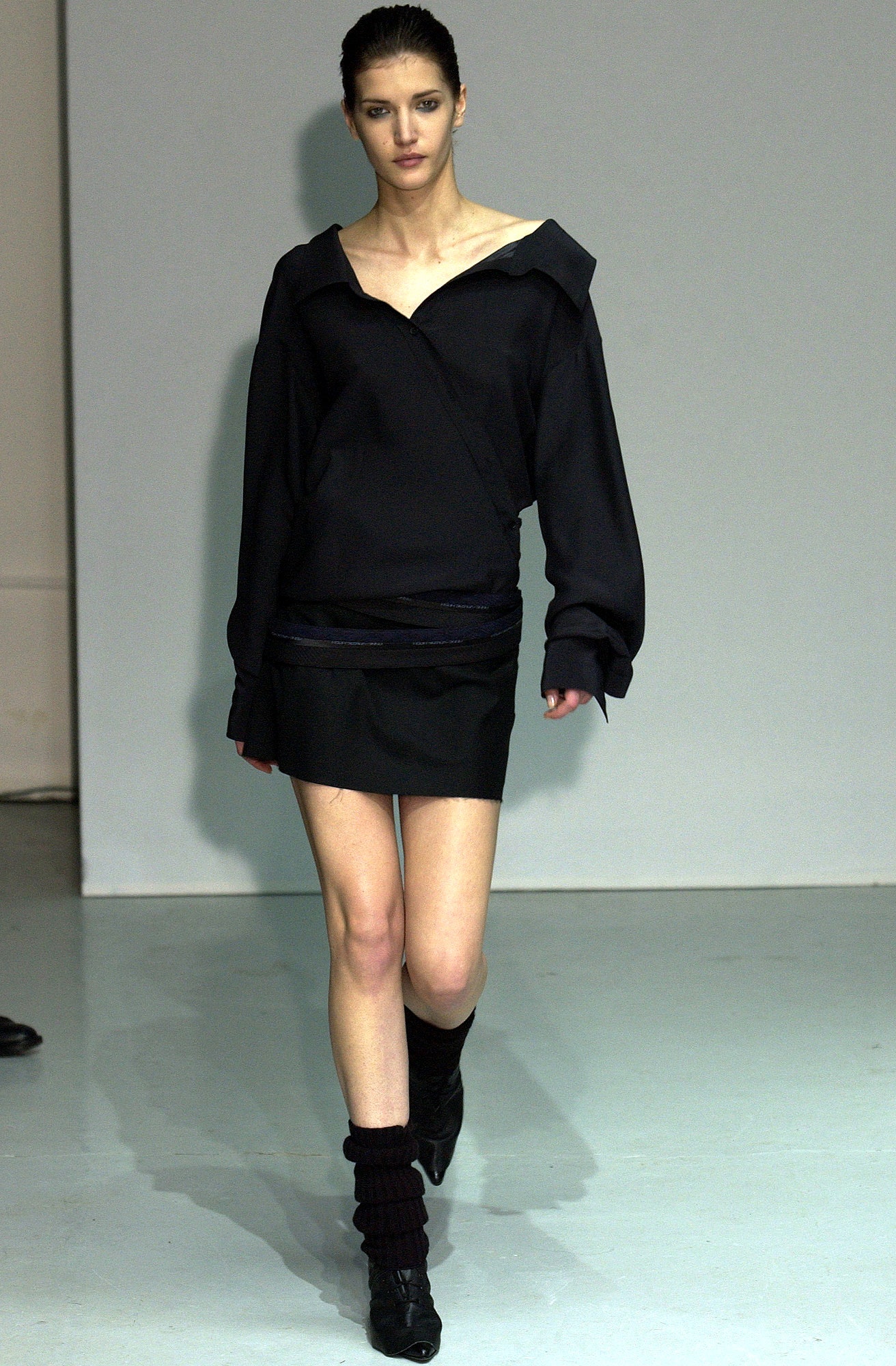 black relaxed top and mini skirt