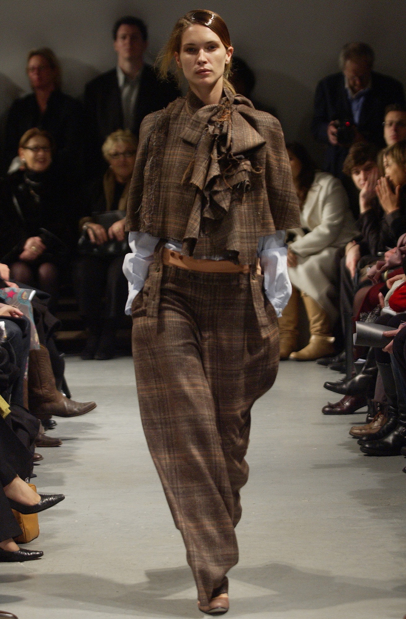 brown wool sleeveless relaxed ruffled cape